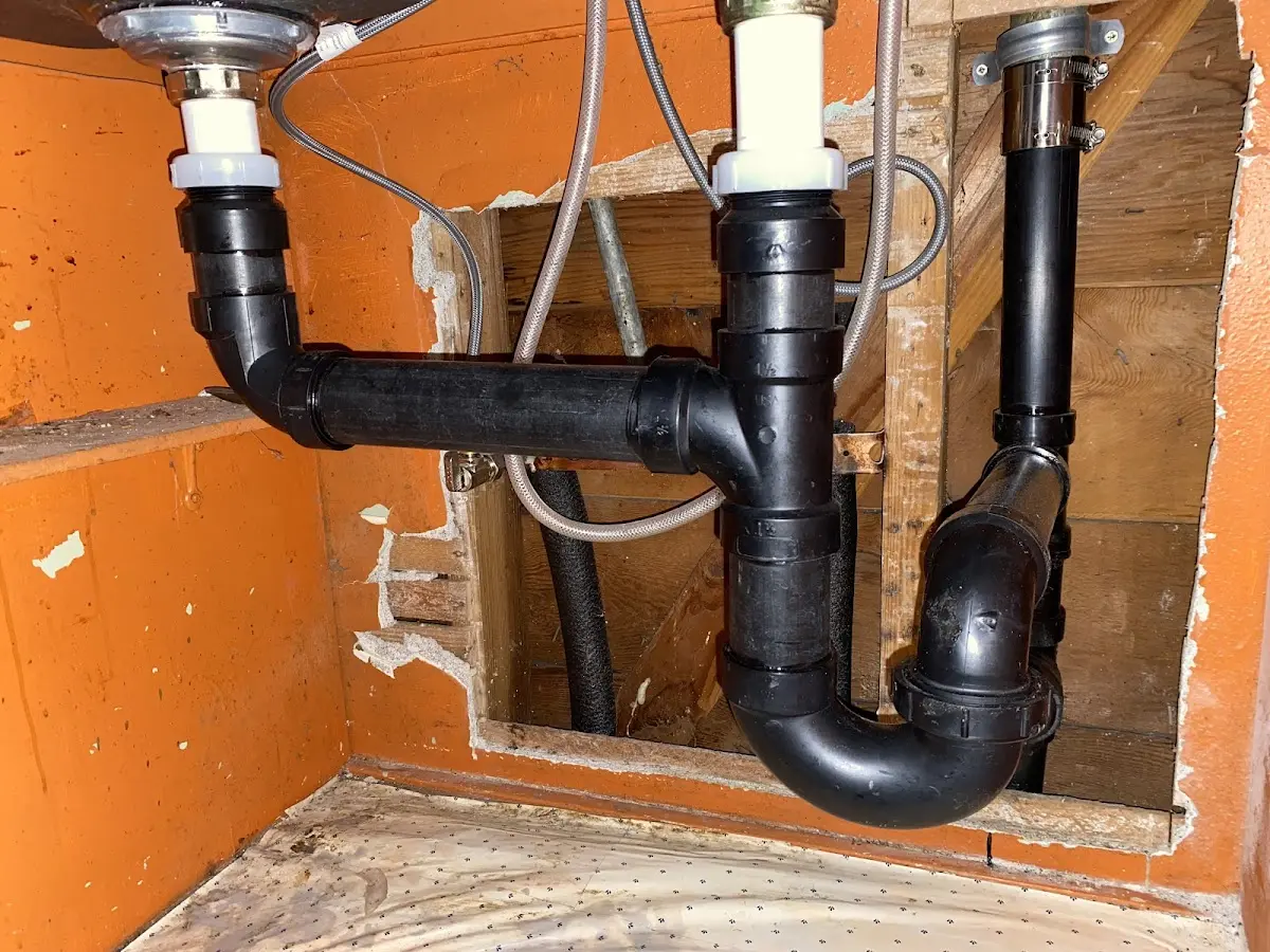 Professional Pipe Bursting equipment and tools on the job in Delshire
